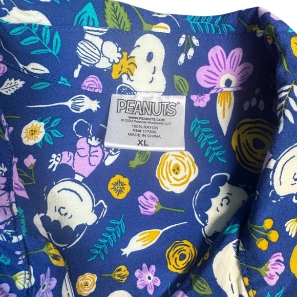 Peanuts Snoopy Charlie Brown Floral Rayon Button Down Shirt Blue Mens XL Camp - Picture 4 of 4